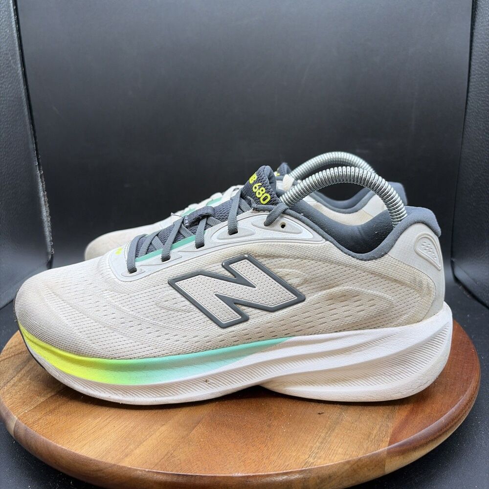 New Balance Fresh Foam 680 v9 Mens Size 8 Running Shoes White Sneakers M68025Z